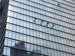 玻璃外墻如何清洗?