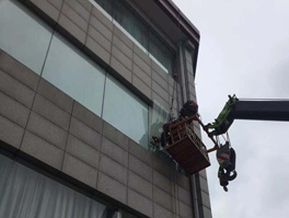 在進(jìn)行幕墻玻璃更換時要考慮什么