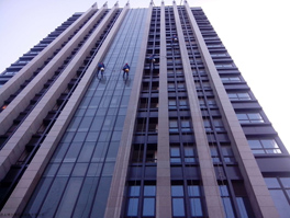 高空外墻清洗作業（高空蜘蛛人）安全很重要！