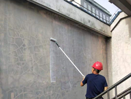 內(nèi)墻墻壁滲水怎么解決？多半是漏水，防水維修很關(guān)鍵