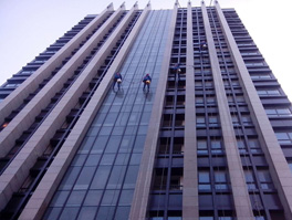 外墻清洗高空玻璃清洗方法?