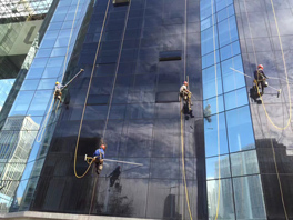 在進行外墻清洗時，一定要根據(jù)實際情況來！