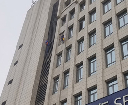 高樓外墻清洗的清洗劑該怎么選擇?