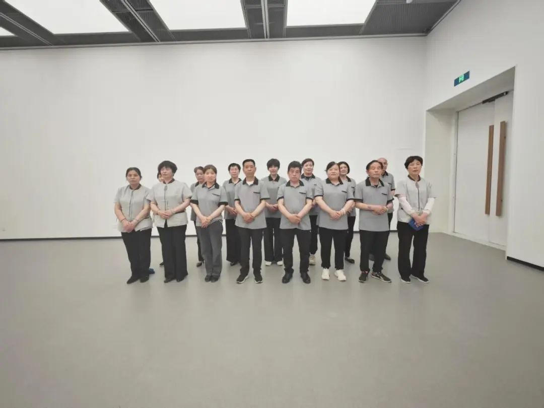上海鷹隆開展"理論+實操"保潔技能專項培訓|筑牢服務基石 擦亮企業(yè)品牌