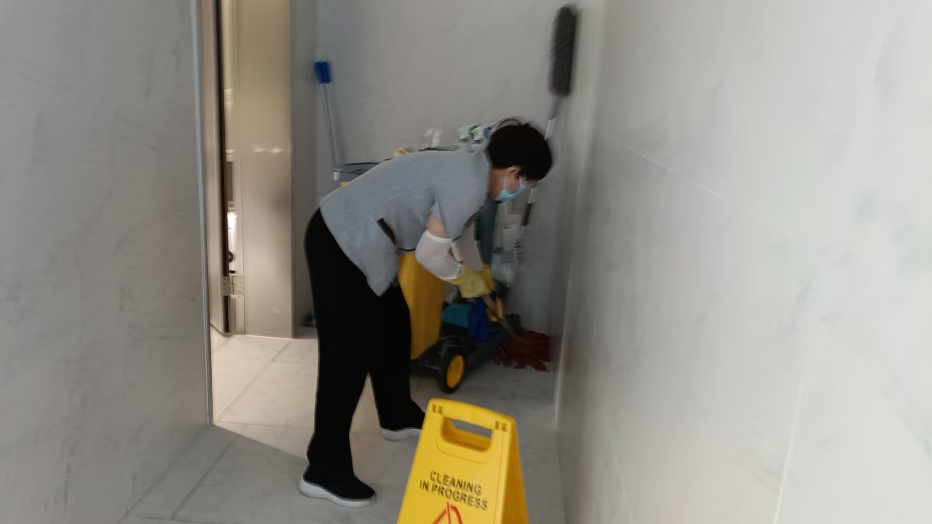 【鷹隆培訓】保潔必看!衛(wèi)生間異味治理實操指南